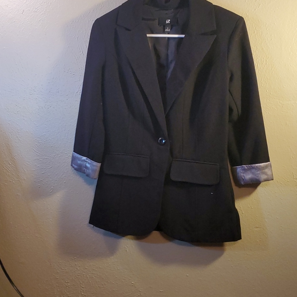 Blazer - Picture 2 of 5